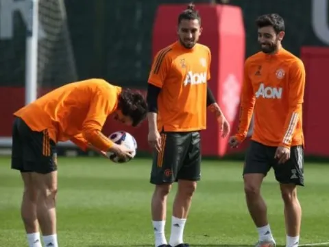 'Nhạc trưởng' trở lại, Michael Carrick cũng phải ngước nhìn