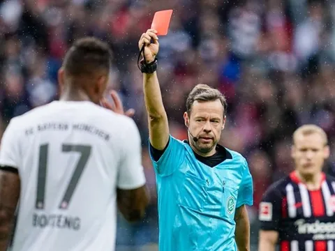 Nhận thất bại lịch sử, NHM Bayern "đè đầu" kẻ tội đồ công kích: "Hãy tống khứ hắn đi"