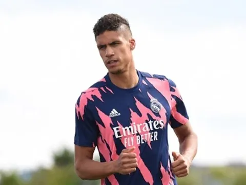 Nhân tố quan trọng khiến Varane từ chối Chelsea và PSG để đến Man Utd