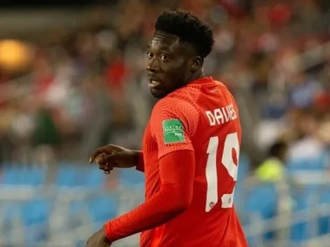 Nhận Virus FIFA, Bayern có thông báo về Alphonso Davies
