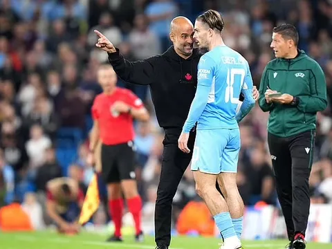 Nhìn cách Guardiola sấy Grealish, Solskjaer đã vỡ ra một điều