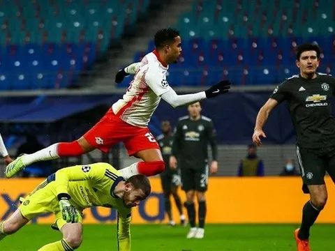 Nhìn Justin Kluivert gieo sầu cho M.U, lại thấy Mourinho đã đúng