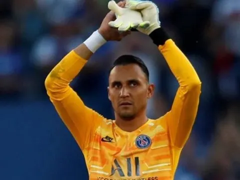 Nhìn "tình cũ" làm "siêu người nhện", Real thực sự chạnh lòng khi có Courtois