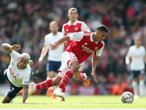 Nhìn tam tấu Spurs bị "bỏ túi", Gallas biết mình đã lo thừa