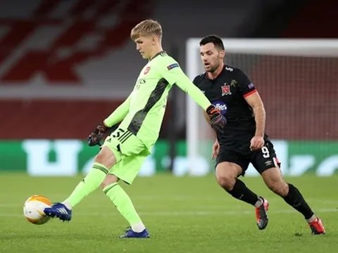 NHM Arsenal: "Cậu ta chuyền bóng rất tốt, hay hơn cả Leno"