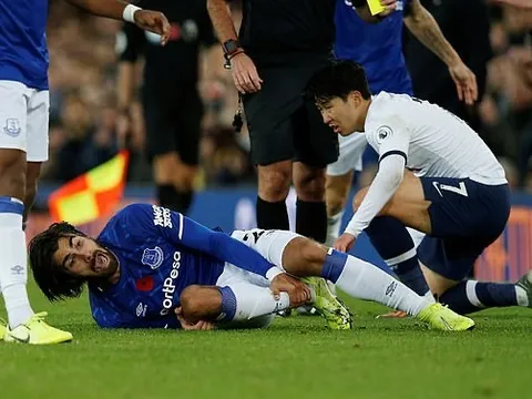 NHM Barca phẫn nộ: "BLĐ còn chờ gì nữa, trừng trị hắn ta ngay đi!"