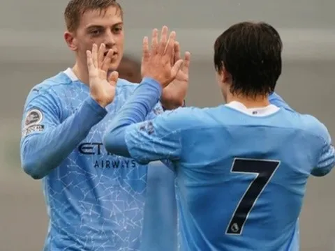 NHM Man City đề xuất: "Cậu ta hay hơn Sterling, hãy cho cậu ta cơ hội"