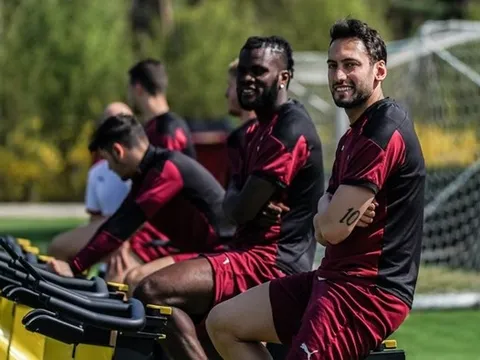 NHM Milan phát cuồng với cơ bắp cuồn cuộn của Ibrahimovic