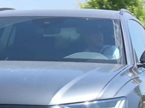 NHM Real quát tháo Hazard ngay trước trung tâm huấn luyện