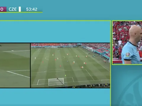 NHM cùng nói 1 điều về VAR khi De Ligt bị đuổi khỏi sân