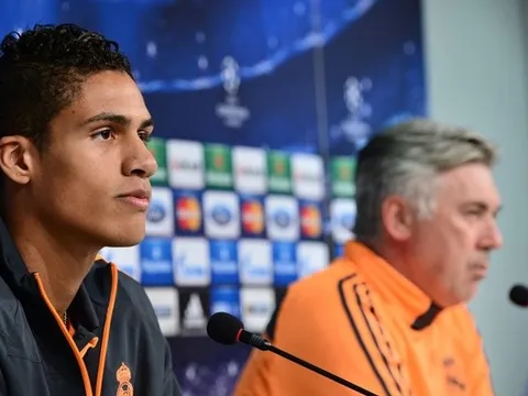 Nhờ Ancelotti, Man Utd có thể đón cú hích từ vụ Raphael Varane