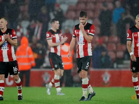 "Nhục nhã! Xấu hổ! Màn thể hiện tồi nhất lịch sử Premier League"
