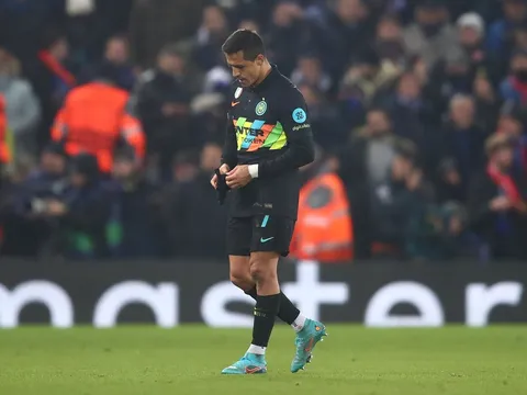 Những chiếc thẻ đỏ chôn vùi giấc mơ của Inter Milan