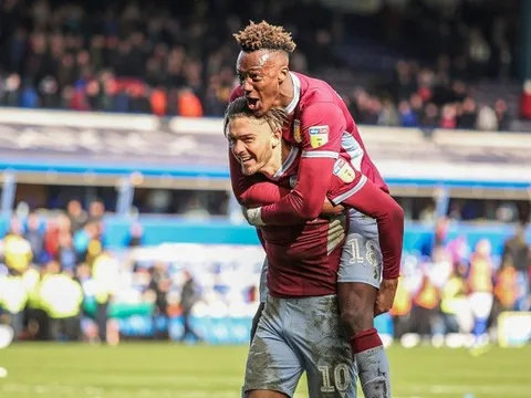 Những dấu ấn đặc biệt của Abraham: Cùng Jack Grealish vào ĐHTB của năm