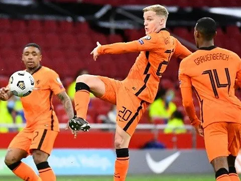 Những hình ảnh ấn tượng trong ngày Van de Beek ra sân cho Hà Lan