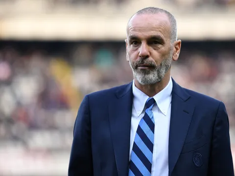 Chưa bắt đầu làm việc, HLV mới của Milan đã bị đòi sa thải