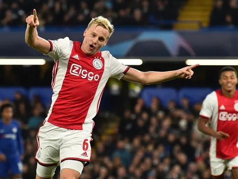 "Đã có cái tên đó, cớ gì M.U lại mua De Beek - một HĐ thừa thãi"