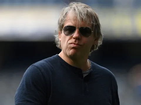 "Boehly đã bị Barca giáng một cú đấm"