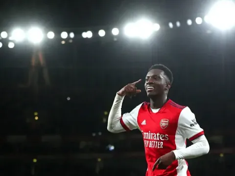 Với Nketiah, Arsenal có thể chơi sơ đồ hai tiền đạo