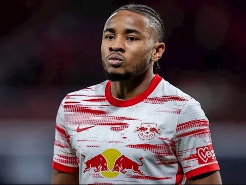 Theo đuổi cầu thủ xuất sắc nhất Bundesliga, Man United cần cân nhắc