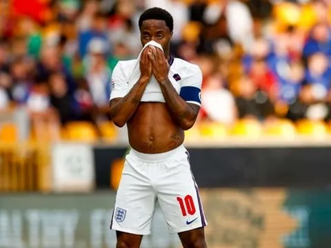 Nỗ lực của sao Chelsea thành công cốc vì sự 'gỗ' từ Sterling