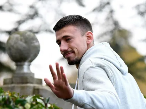 Nói 1 điều về Messi, sao Barca như "tát nước vào mặt" Antoine Griezmann