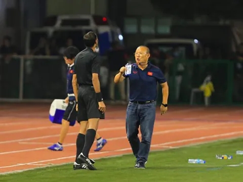NÓNG! Bị xử ép, HLV Park Hang-seo phản ứng cực gắt với trọng tài