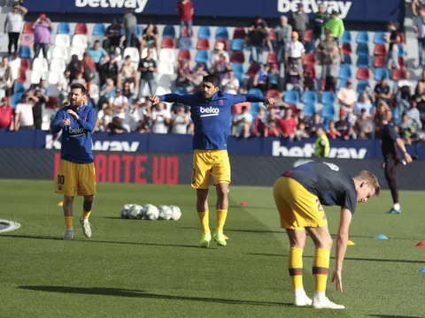 NÓNG: Kẻ bị CĐV Barca hắt hủi tiếp tục gây thất vọng lớn