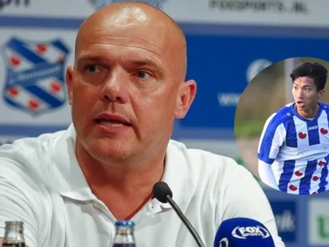 Quá rõ! HLV Heerenveen xác nhận, chốt cơ hội ra sân của Văn Hậu