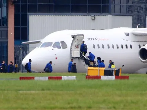 NÓNG! Man Utd tan hoang lực lượng, 7 trụ cột ngồi nhà