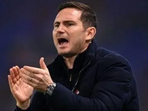 Nóng mắt với sao Chelsea ấm ớ, Lampard ra lệnh chuyền bóng ngay cho 2 đồng đội