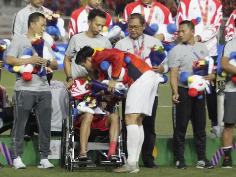 NÓNG! Văn Hậu để lại hình ảnh "điểm 10" ngay khi biết Evan Dimas chấn thương