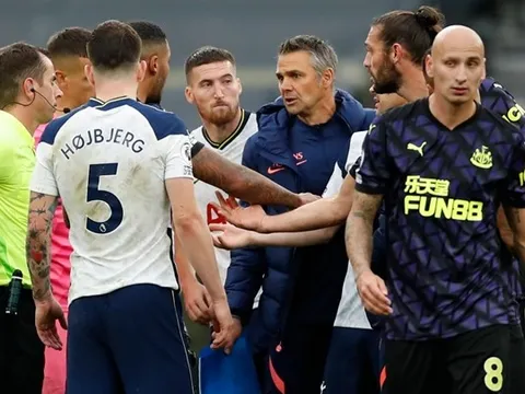 HLV Tottenham bị tước quyền chỉ đạo trước trận đấu với Chelsea