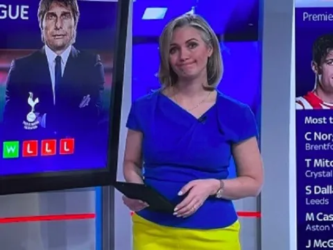 Nữ MC cuồng M.U ứa lệ khi đưa tin về Ukraine