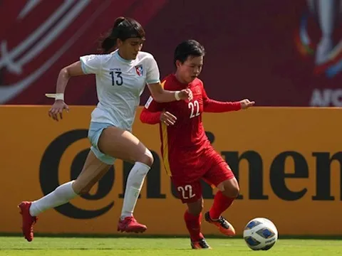 Cầu thủ nữ Việt Nam lần đầu nhận tiền "lót tay"