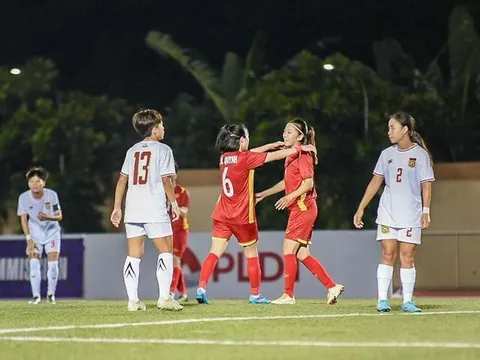 Thắng đậm Lào, tuyển nữ Việt Nam vươn lên nhóm đầu bảng AFF Cup 2022