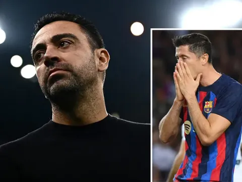 'Nước sôi lửa bỏng' ập đến Barcelona