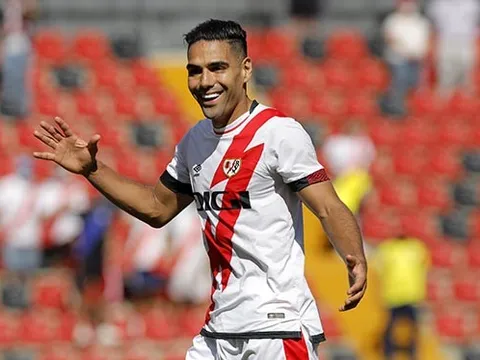 Ở tuổi 35, Falcao vẫn hoá mãnh hổ