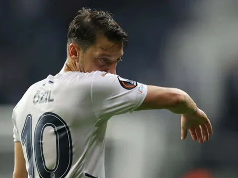 Đoạn kết buồn của Ozil và Fabregas