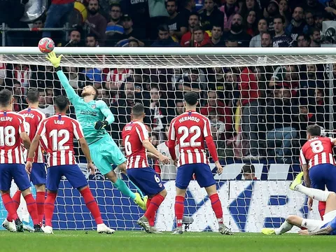 Oblak "hoá thánh", Atletico đại thắng kẻ hạ sát Barcelona