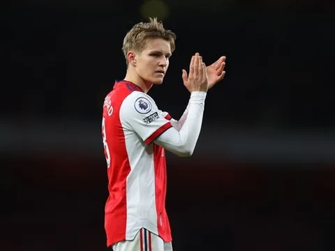 Huyền thoại Arsenal thừa nhận sai lầm với Odegaard