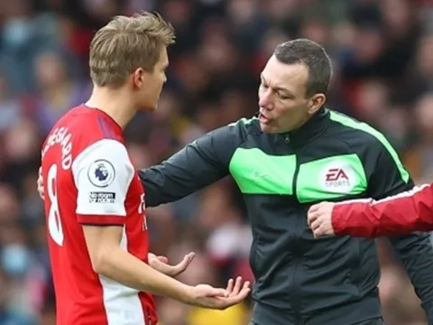 Odegaard tố trọng tài đã nói 1 điều trước khi nuốt lời