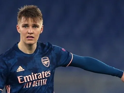 Calum Chambers hé lộ cảm xúc của 'siêu nhạc trưởng' với Arsenal