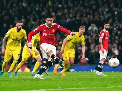 Old Trafford đang là sân khấu của Ronaldo