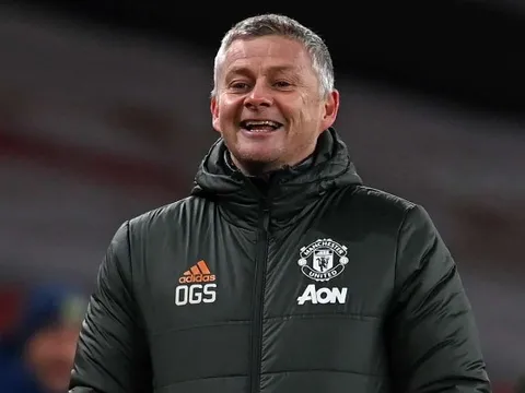 Solskjaer tiết lộ với Gary Neville về mục tiêu trong chợ Hè: Không phải Haaland hay Sancho