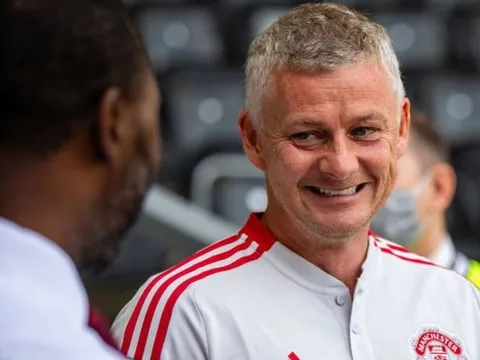 Ole Gunnar Solskjaer nói hai từ khi được hỏi về thương vụ Varane