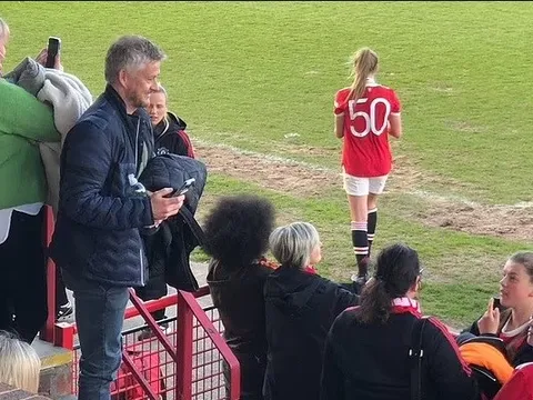 Chưa hết duyên nợ, Solskjaer cười toe toét nhìn M.U hủy diệt Chelsea