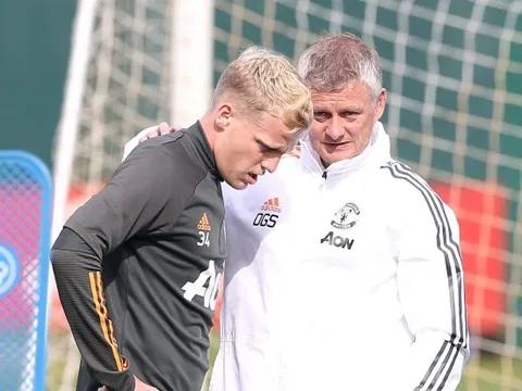 Ole nhận xét 1 câu về màn trình diễn của Van de Beek trước Palace