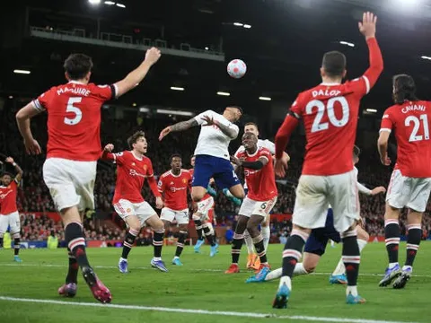 'Ông chủ tuyến giữa' xuất hiện trong trận Man Utd 3-2 Tottenham