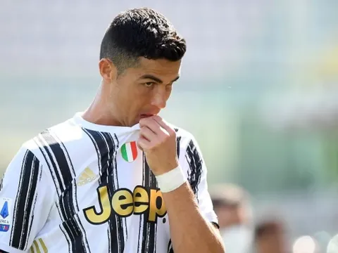 "Ông lớn" xuất hiện, vụ Ronaldo chuyển đến Man Utd sinh biến khó lường